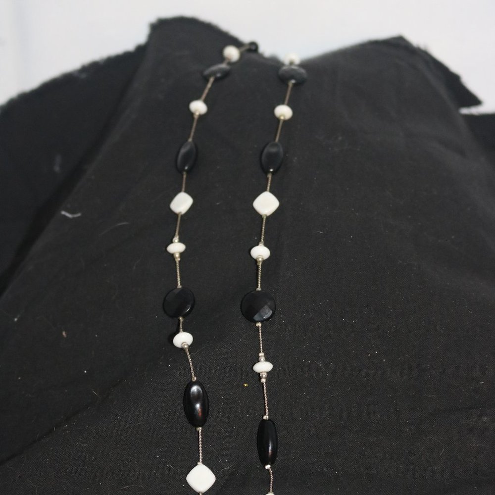 Women's Black and White Plastic Beads On A Silver Tone Chain Necklace 13 inches